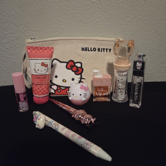 Hello Kitty Make-up Bundle (mini size accessories) - Picture 1 of 10